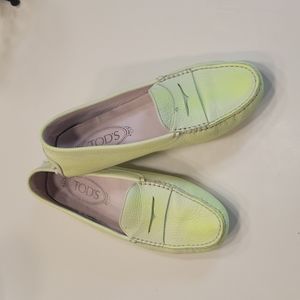 Tod's distressed lime green driving moc's